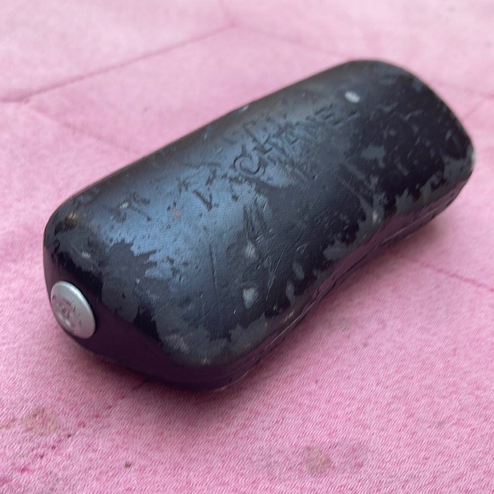 Auc Chanel glasses case